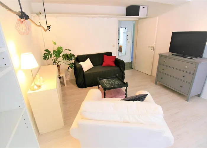 Zentrale Ferienwohnung „Treibholz“ Im Sonnenblumenhaus